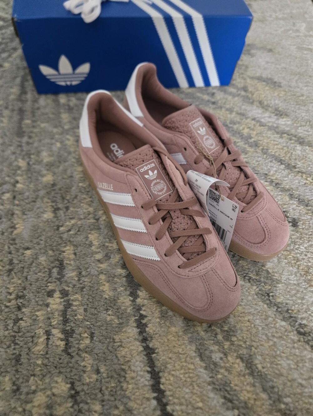 NWT adidas Gazelle Women’s Sneakers in Rose Pink with White Stripes